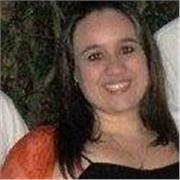 Licenciada en Enfermeria, brinda clases de biología para alumnos de secundaria